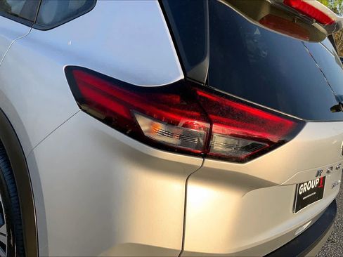 Used 2023 Nissan Rogue SV image 27