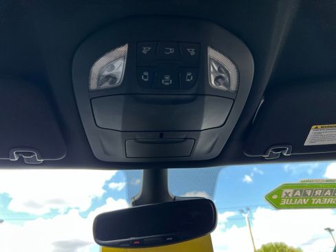 Used 2025 Chrysler Pacifica Select FWD image 37