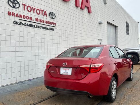 Used 2017 Toyota Corolla LE image 5