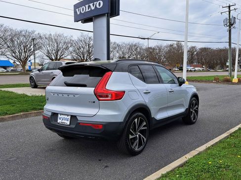 Used 2022 Volvo XC40 T5 R-Design w/ Advanced Package image 4