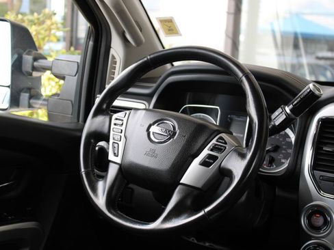 Used 2018 Nissan Titan PRO-4X AWD/4WD image 20