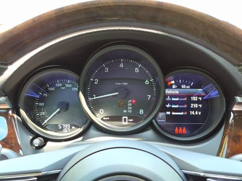 Certified 2026 Porsche Macan AWD/4WD image 11