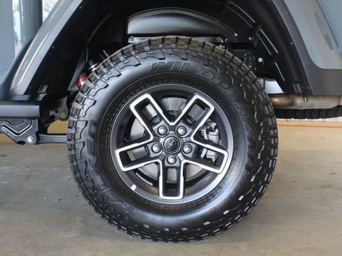 Used 2025 Jeep Gladiator Mojave AWD/4WD image 27