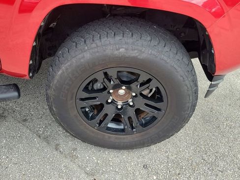 Used 2019 Toyota Tacoma SR w/ SR Convenience Package image 7