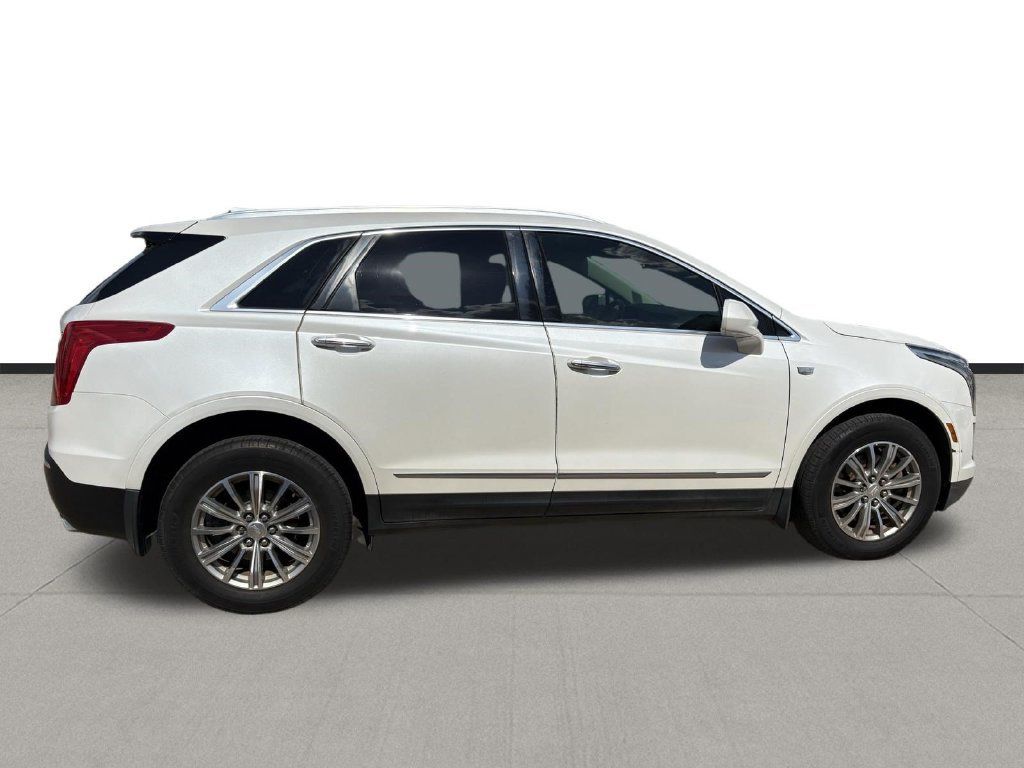 Used 2017 Cadillac XT5 Luxury w/ Driver Awareness Package FWD image 6