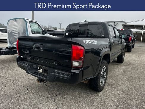 Used 2019 Toyota Tacoma TRD Sport image 4