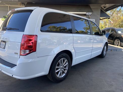 Used 2014 Dodge Grand Caravan SXT FWD image 5