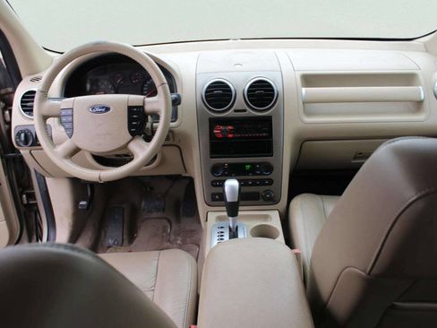 Used 2006 Ford Freestyle SEL image 8