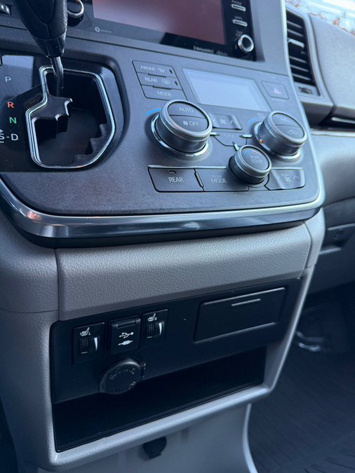 Used 2019 Toyota Sienna XLE FWD image 14