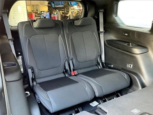 New 2025 Jeep Grand Cherokee L Laredo w/ Luxury Tech Group I image 17