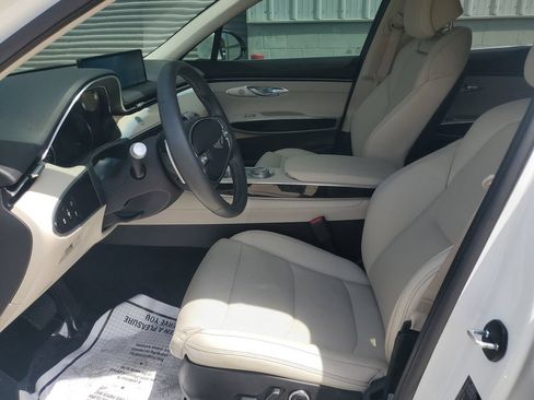 Used 2025 Genesis GV70 2.5T AWD/4WD image 22