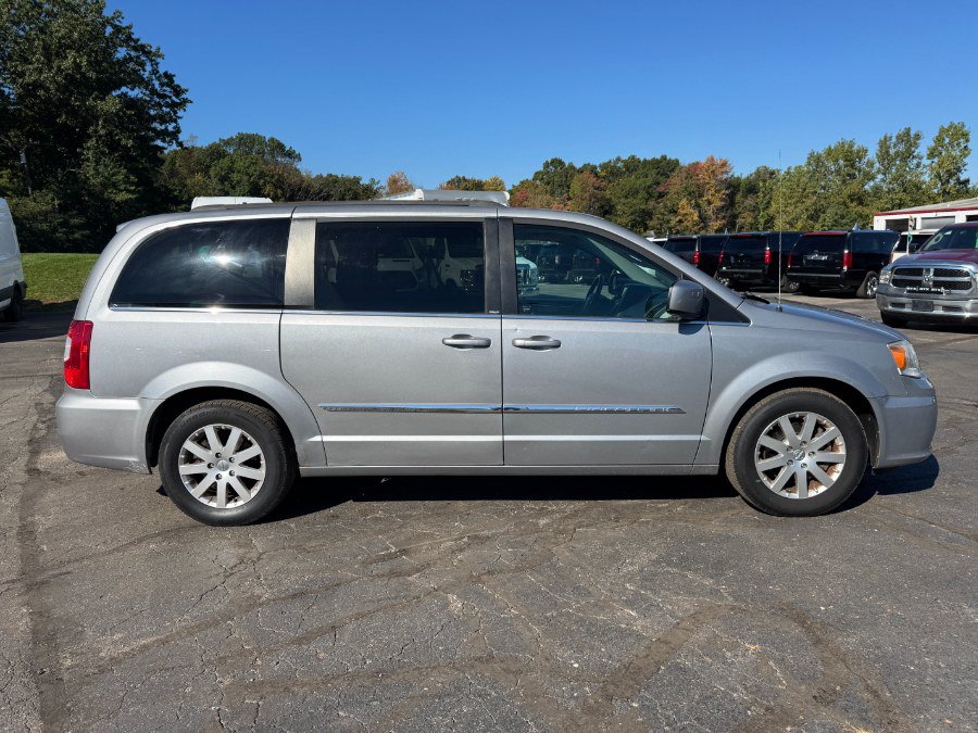 Used 2014 Chrysler Town & Country Touring FWD image 6