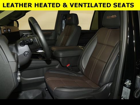 Used 2025 Chevrolet Tahoe High Country image 3