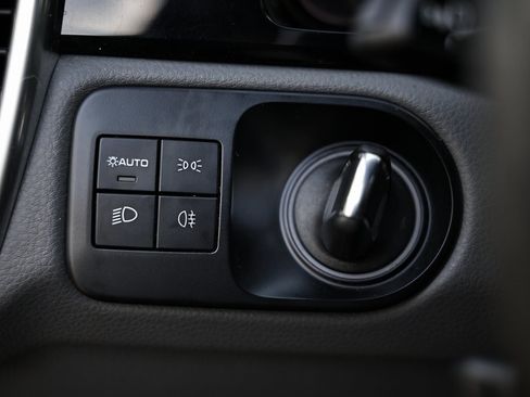 Used 2022 Porsche Cayenne Platinum Edition image 21