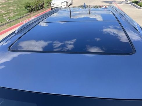 Certified 2025 Cadillac XT6 Luxury image 12