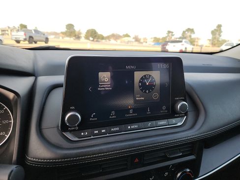 Used 2024 Nissan Rogue S image 19