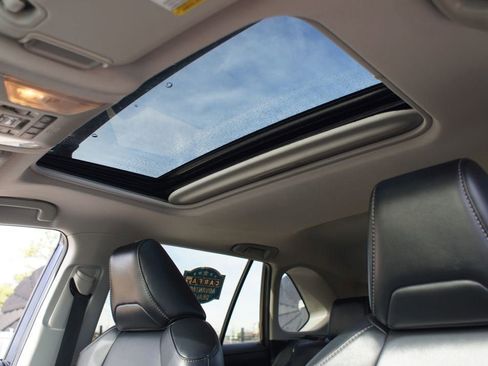 Used 2019 Toyota RAV4 XLE Premium image 6