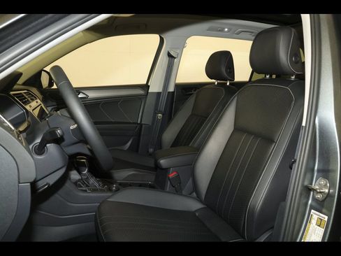 Used 2022 Volkswagen Tiguan SE AWD/4WD image 22