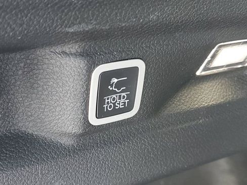 Used 2025 Jeep Grand Cherokee L Limited image 9