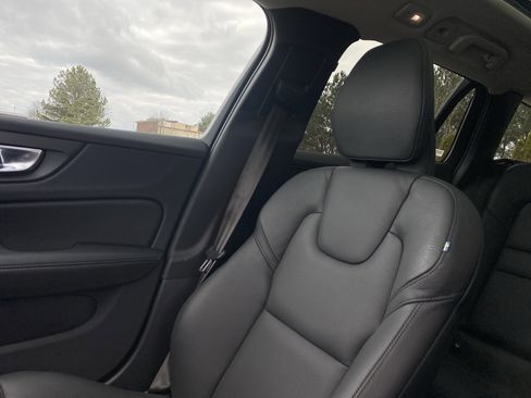 Used 2025 Volvo V60 B5 Cross Country Plus image 30