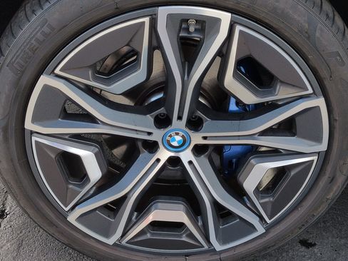 Used 2024 BMW iX xDrive50 w/ Sport Package AWD/4WD image 13