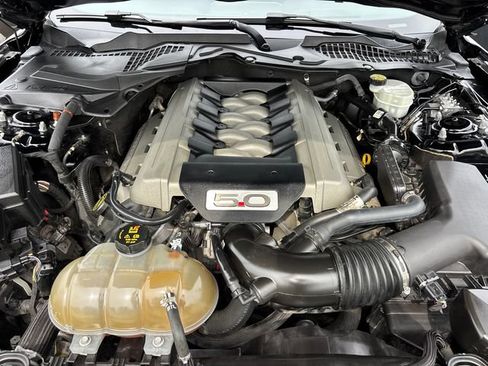 Used 2017 Ford Mustang GT Premium w/ Black Accent Package RWD image 33
