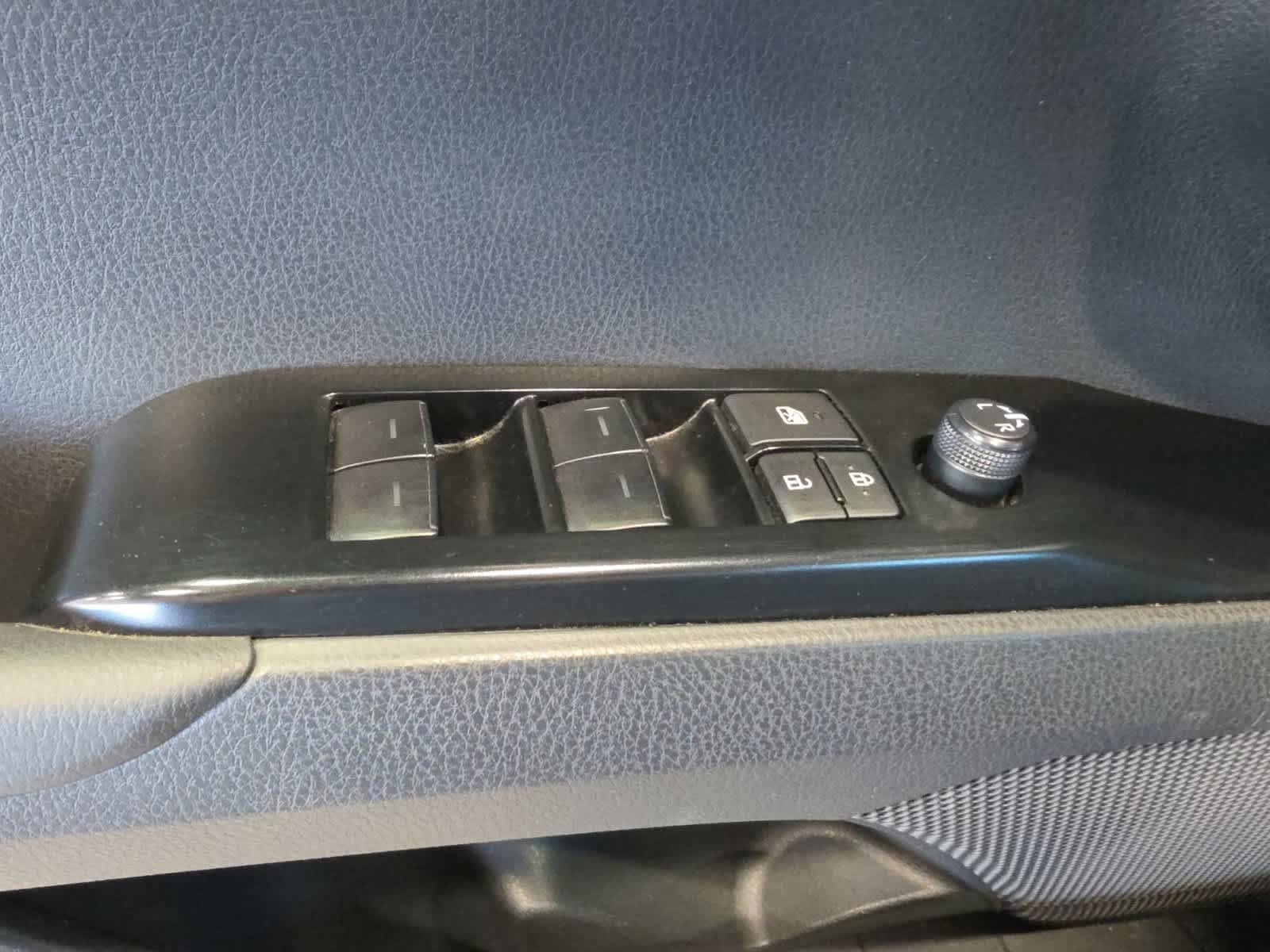 Used 2025 Toyota Camry SE FWD image 16