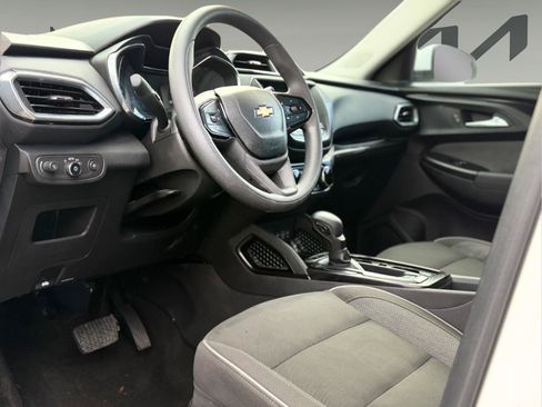 Used 2022 Chevrolet TrailBlazer LT w/ Driver Confidence Package FWD image 9