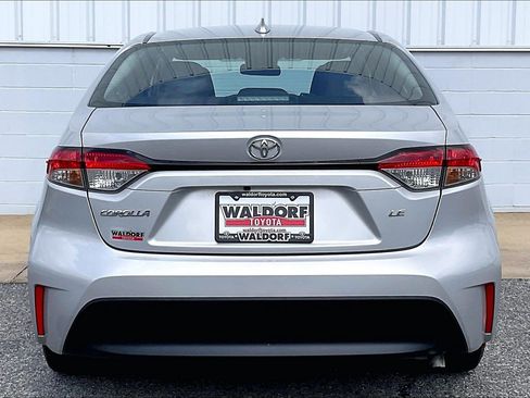 Used 2024 Toyota Corolla LE FWD image 5