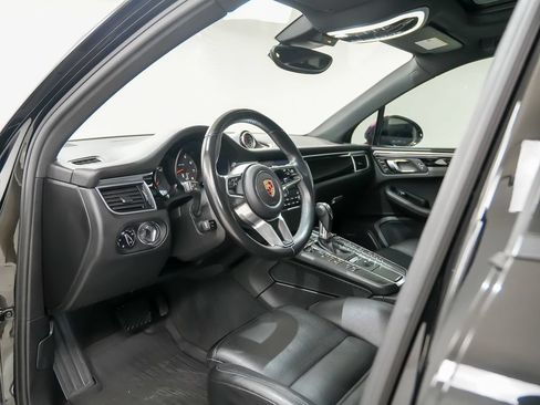 Used 2018 Porsche Macan AWD/4WD image 4