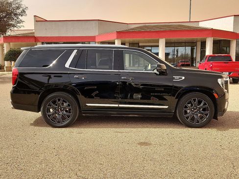 Used 2023 GMC Yukon Denali w/ Denali Reserve Package image 5