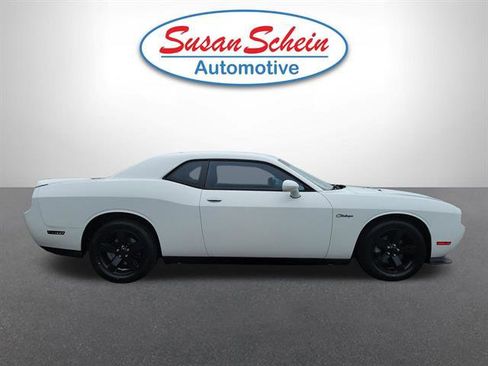 Used 2011 Dodge Challenger SE image 4