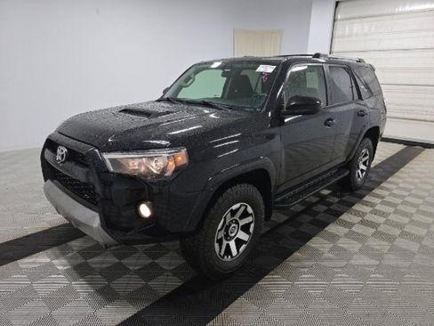 Used 2017 Toyota 4Runner TRD Off-Road image 3