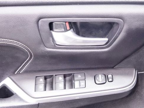 Used 2017 Toyota Camry XLE w/ Moonroof Package image 21