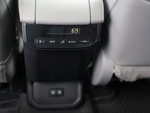 Used 2021 Toyota Highlander XLE image 43