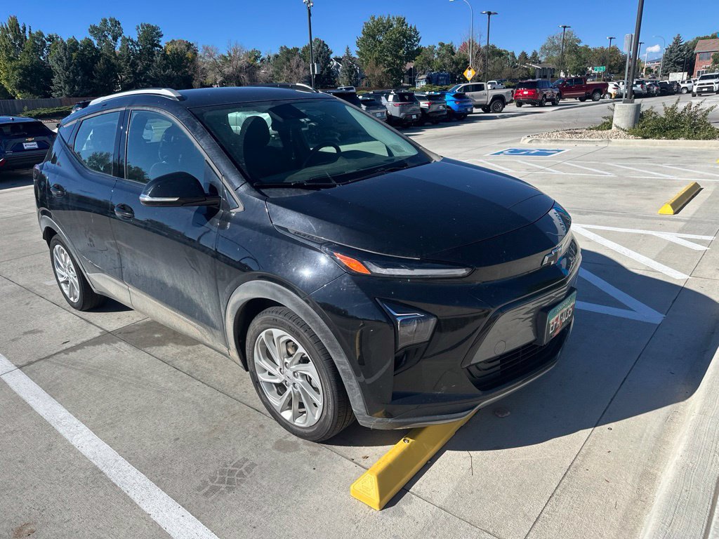 Used 2023 Chevrolet Bolt EUV LT w/ Comfort Package FWD image 4