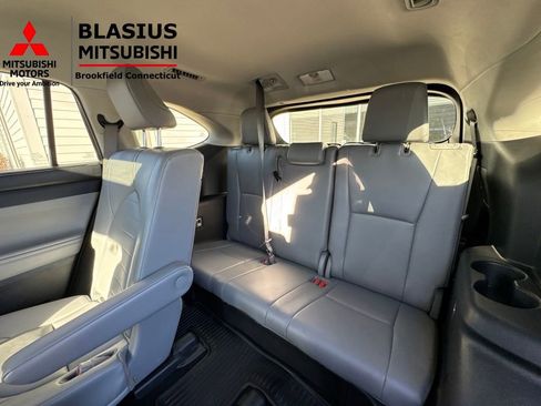 Used 2021 Toyota Highlander XLE image 19