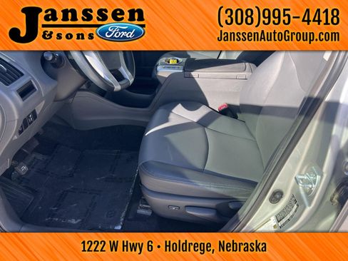 Used 2014 Toyota Prius V Five image 11