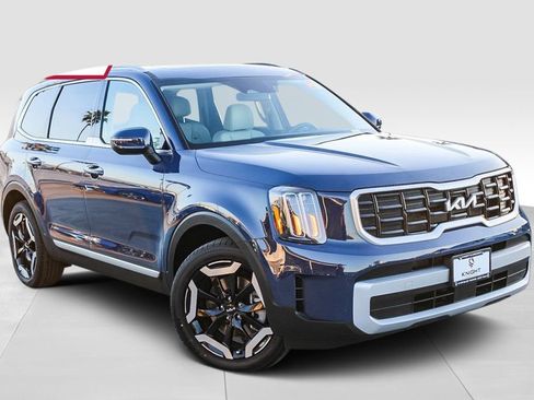 Used 2025 Kia Telluride S FWD image 2