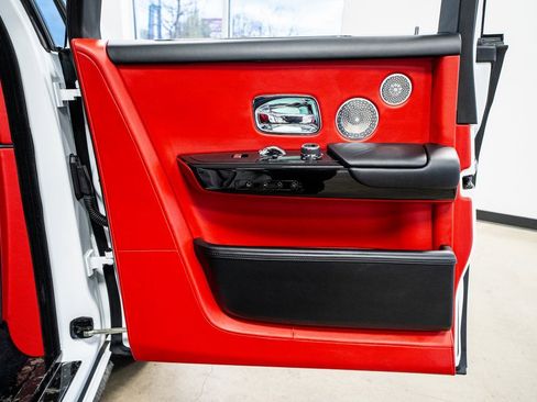 Used 2023 Rolls-Royce Phantom Sedan image 70