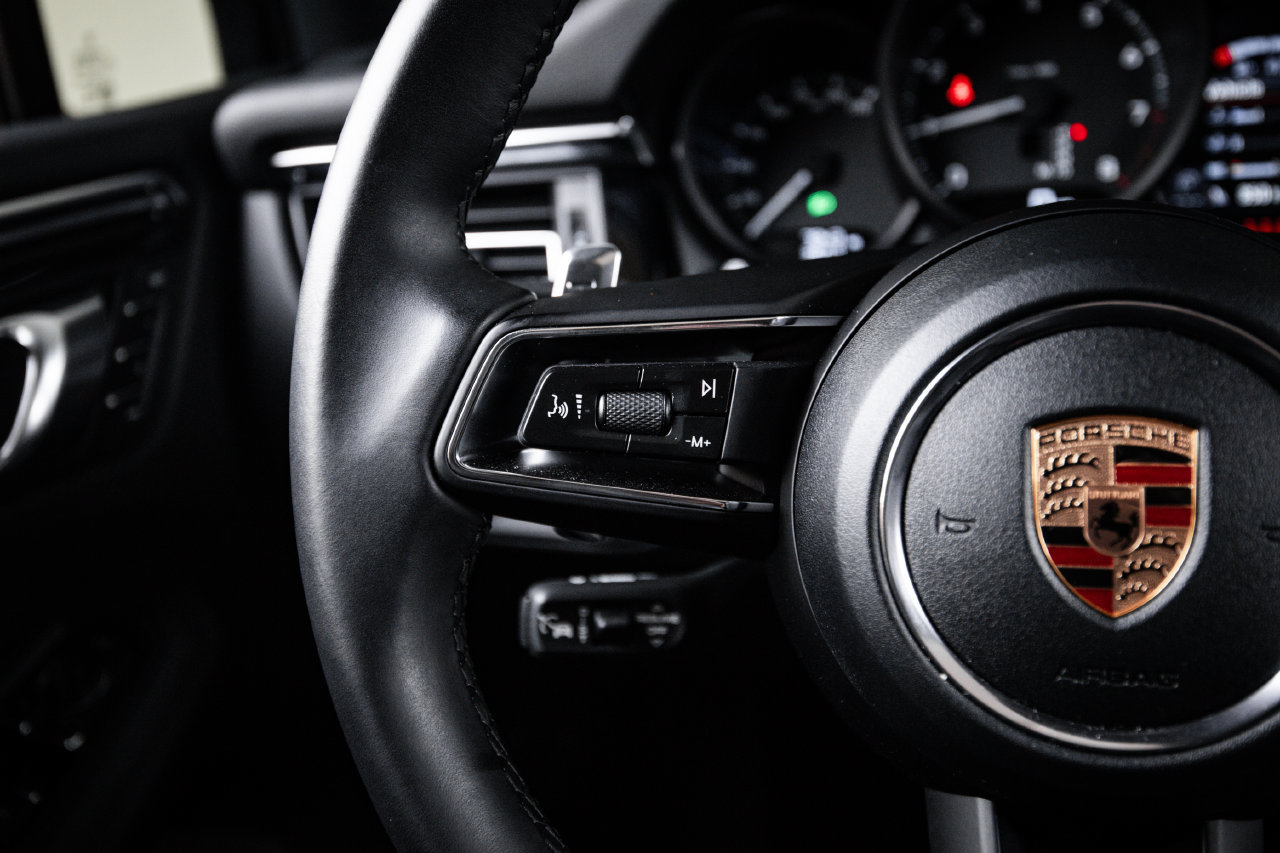 Certified 2026 Porsche Macan AWD/4WD image 17