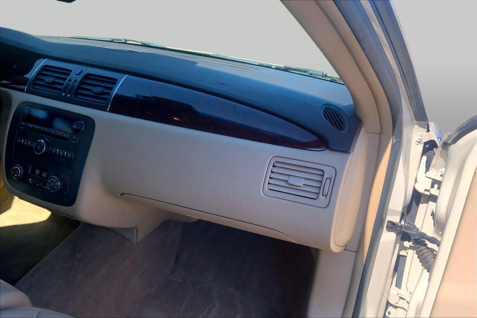 Used 2010 Buick Lucerne CXL FWD image 17