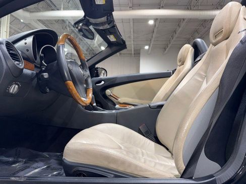 Used 2009 Mercedes-Benz SLK 300 image 11
