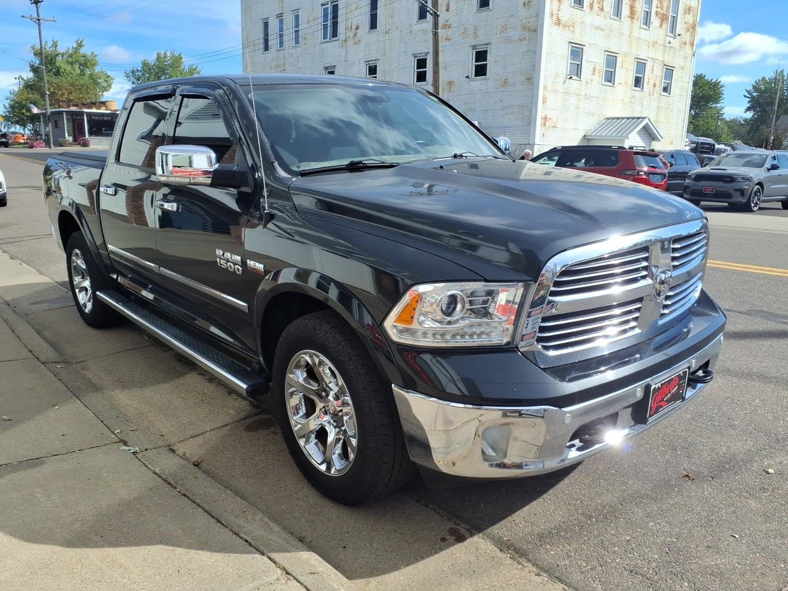 Used 2017 RAM 1500 Laramie w/ Convenience Group AWD/4WD image 4