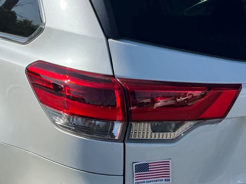 Certified 2019 Toyota Highlander LE AWD/4WD image 20