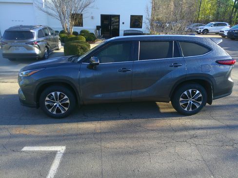 Used 2023 Toyota Highlander XLE image 8