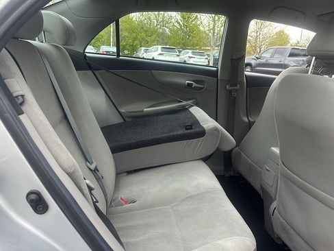 Used 2013 Toyota Corolla LE FWD image 19