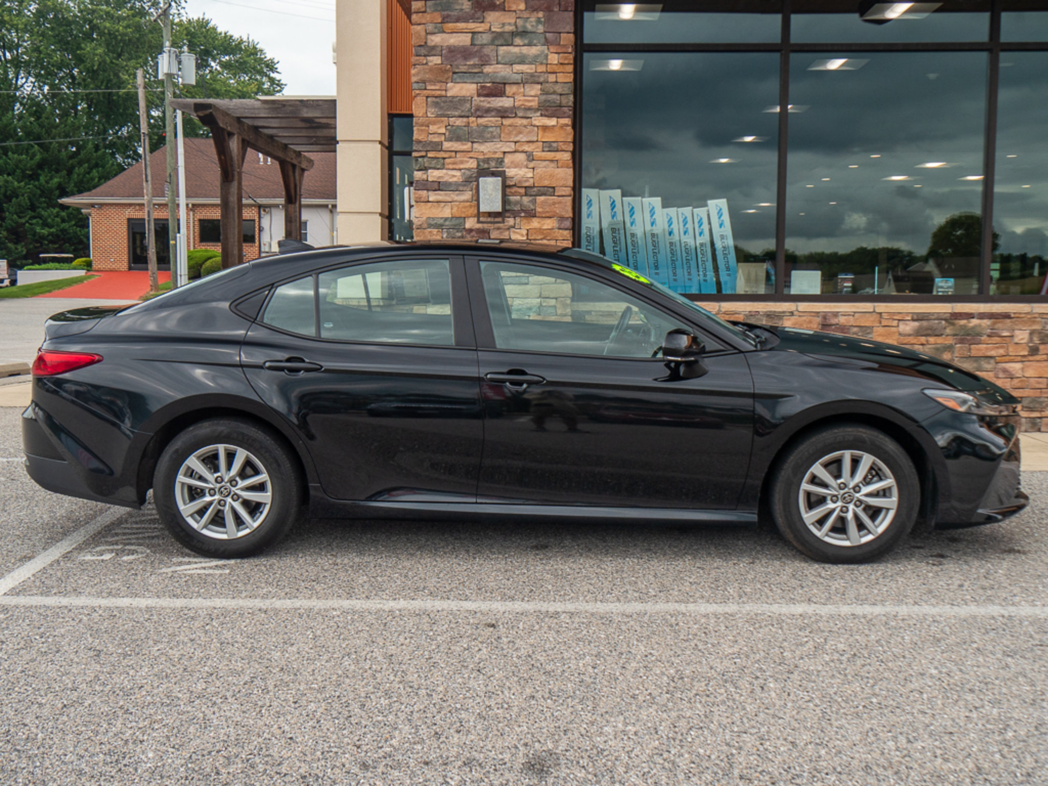Used 2025 Toyota Camry LE w/ Convenience Package AWD/4WD image 2