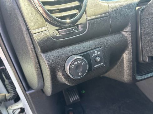 Used 2017 Buick Enclave Leather AWD/4WD image 9