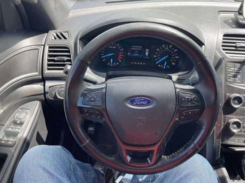 Used 2019 Ford Explorer XLT AWD/4WD image 18
